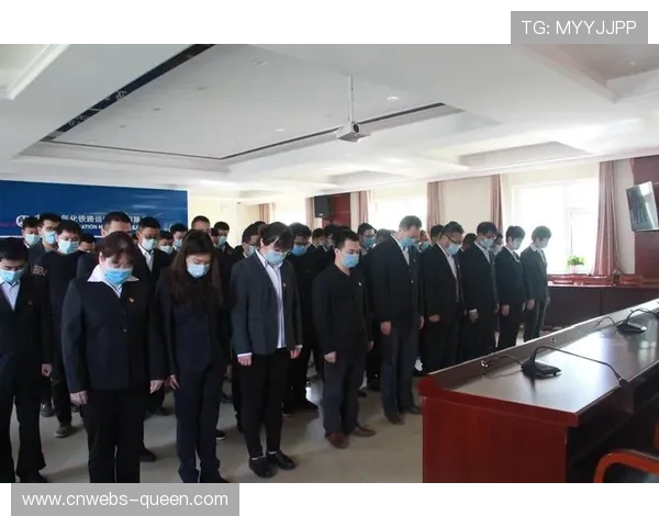 诺丁汉森林赛前为传奇罗伯逊举行默哀仪式